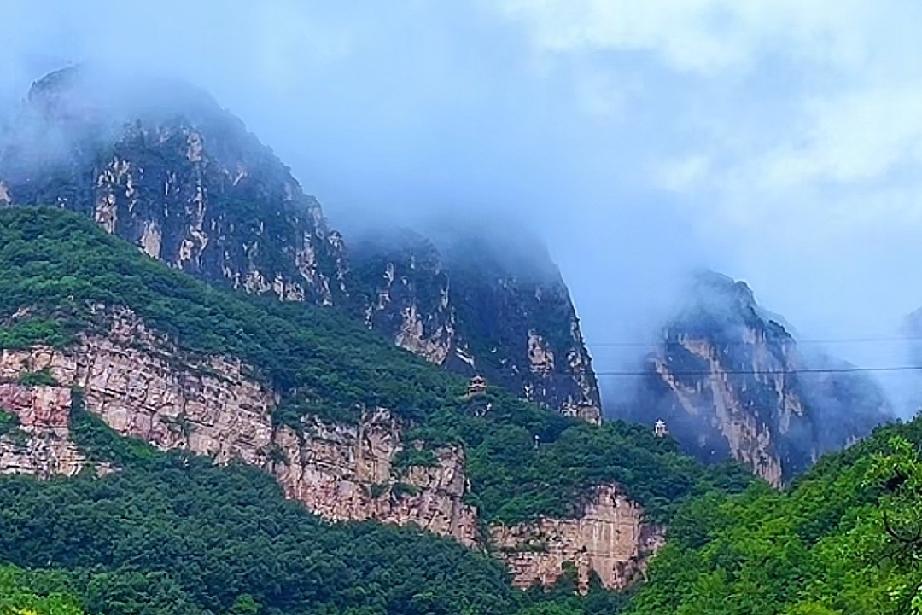 有人说你喜欢一个人，你怎么不联系他呢？难道你不喜欢吗？喜欢啊，但是我会克制，因