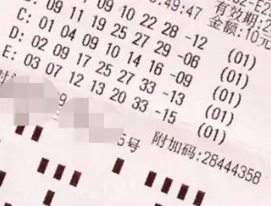 买彩票真的会中大奖吗前同事坚持买彩票15年，每一次都是上下班经过小区门口的一家体