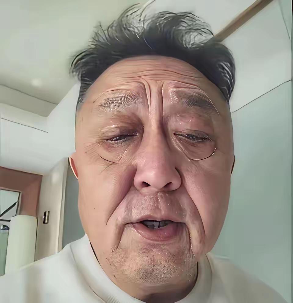 你手里的那根烟，嘴角那杯酒，不是在消愁，是在一刀刀给你“毁容”。别再怪基因了。