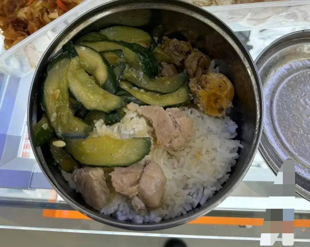我嫁给我老公18年，我婆婆做什么就吃什么，好吃就多吃点，不好吃就吃少点，从不抱怨