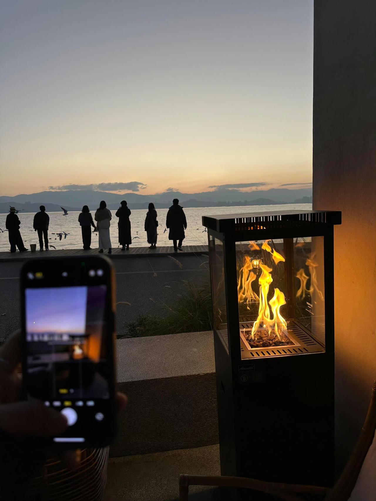 世间最讽刺的莫过于——我早已看清了所有真相，你却还在若无其事地继续说谎。