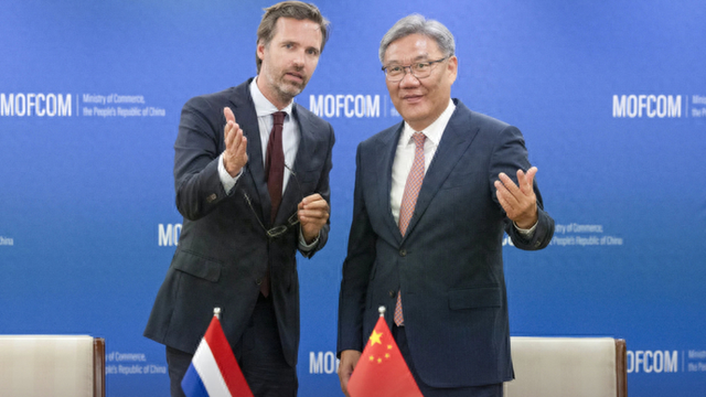 顶着美国压力, 携光刻机、芯片巨头, 荷兰外贸大臣此时访华有何意味?