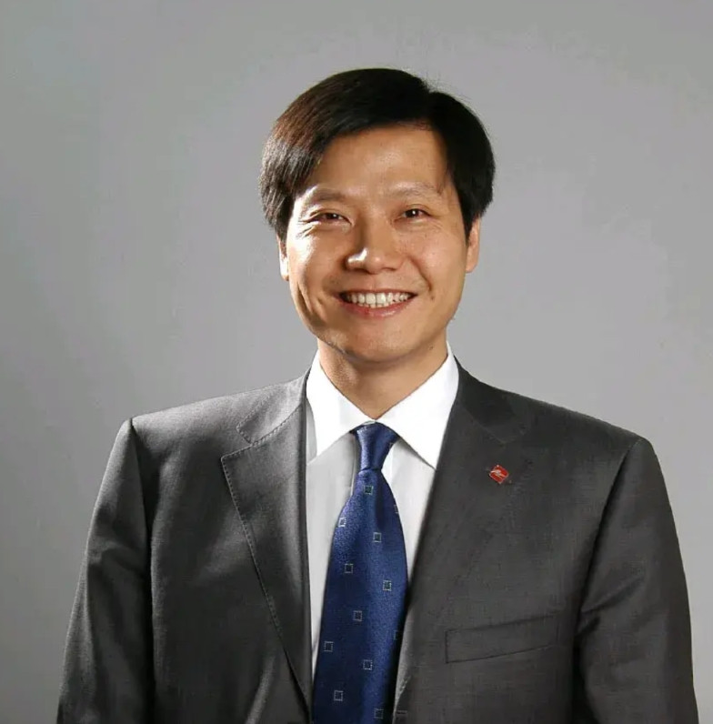 雷军已经只专注小米汽车了。其实小米集团除了汽车，小米杂货铺已经是卢伟冰在管理了…
