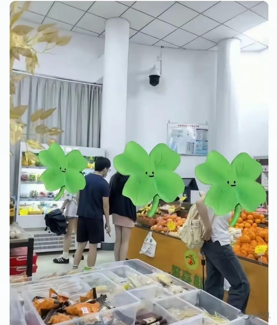 这名大学生就因为照这一下，研究生学籍被开除，考上公务员大概率要去不成了，一辈子毀