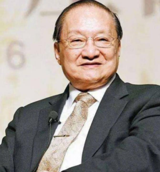 1963年，金庸公然嘲讽说：造原子弹有什么用，百姓都没饭吃了，还不如拿这些钱帮助