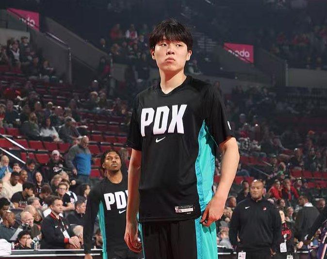 杨瀚森，要不你还去发展联盟吧？NBA常规赛，开拓者121-122憾负公牛，杨