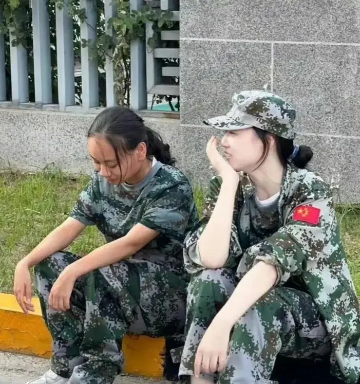 一白遮百丑，颜值差不多的两人，皮肤白的优势太大了