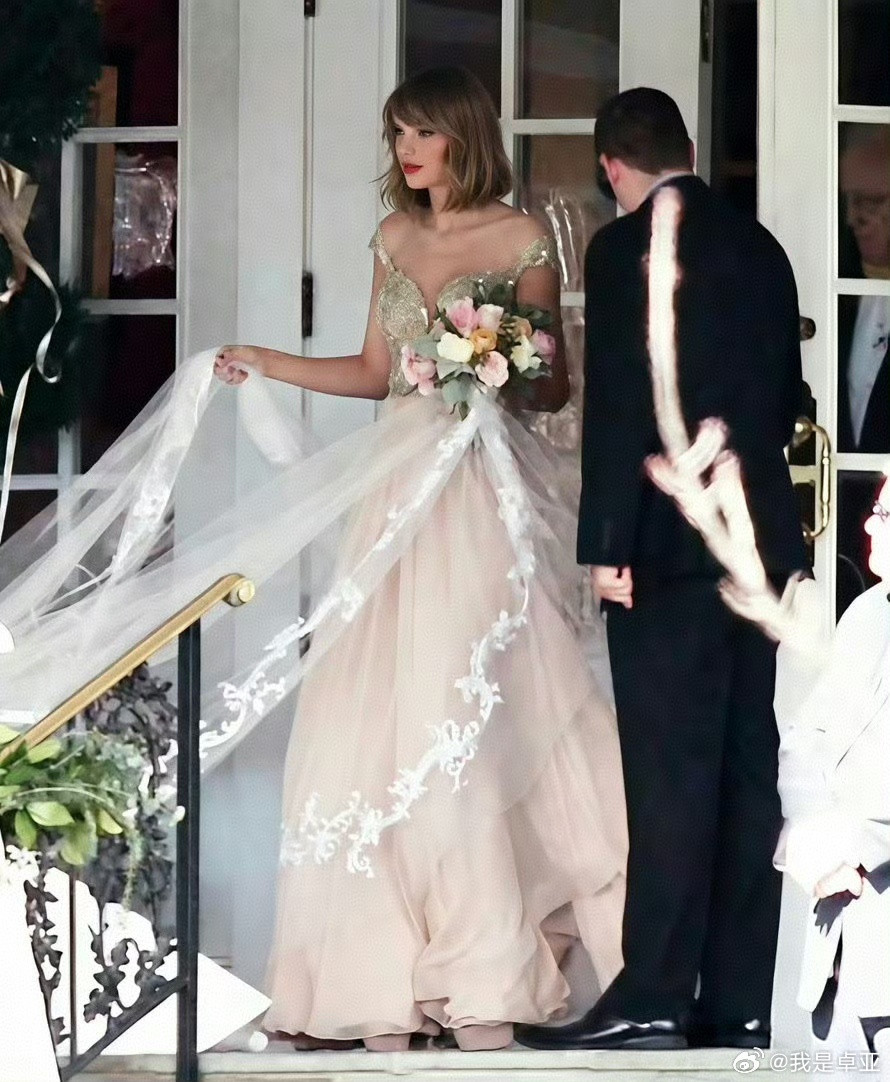 霉霉婚礼现场照片被泄漏“霉霉TaylorSwift的婚礼现场视频遭遇大规模泄漏