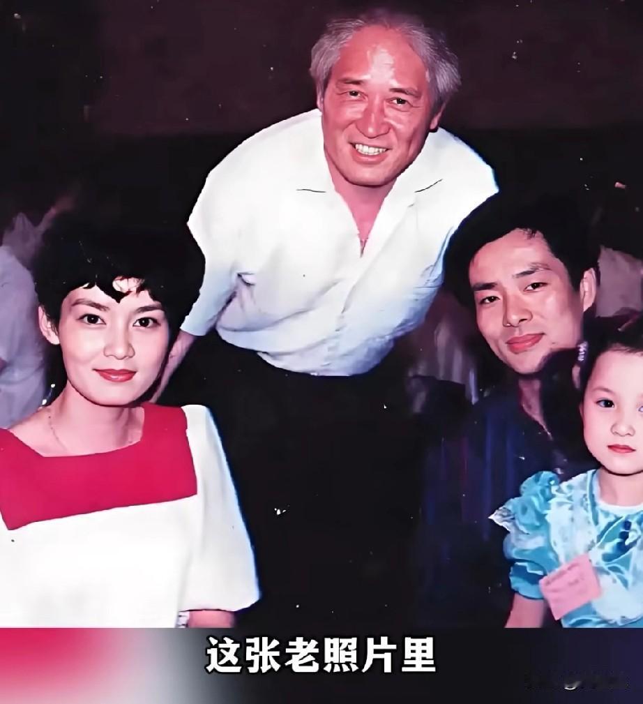 最后的贵族这张老照片里，左边是潘虹，右边是濮存昕，他俩在1989年合作了一