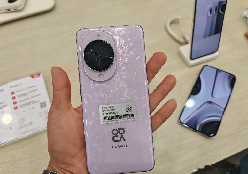 有幸第一时间入手华为Nova14Pro，握持的瞬间，手感令人惊艳，整机尽显精