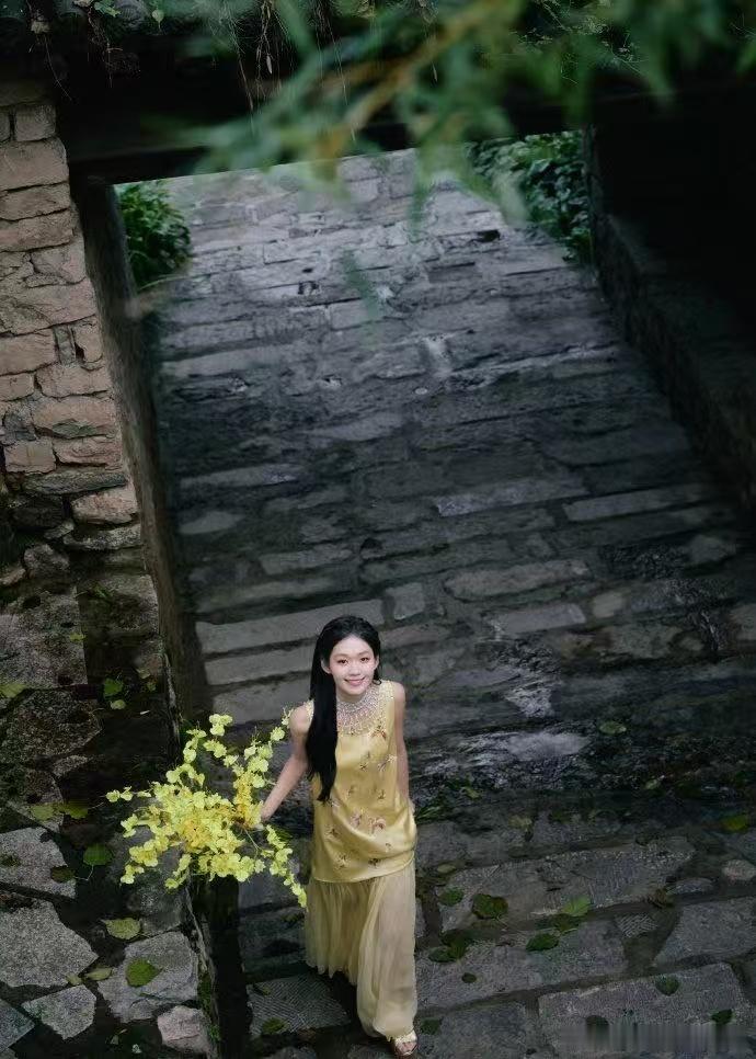 段奥娟一首念把我唱哭了段奥娟在云丘山舞台唱《念》太绝了！声线干净又有故事感，“