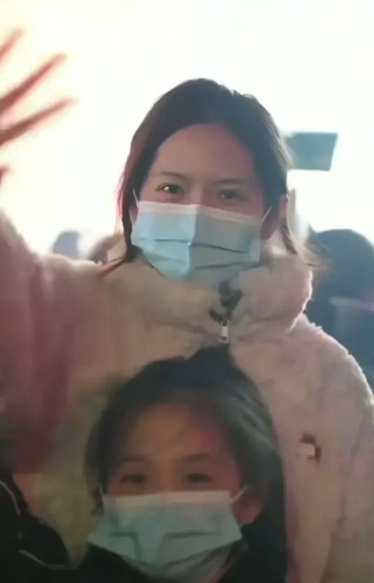 阿坝县最年轻的一位妈妈找到了，在距离事发地下游20公里的地方找到的，她只有31岁