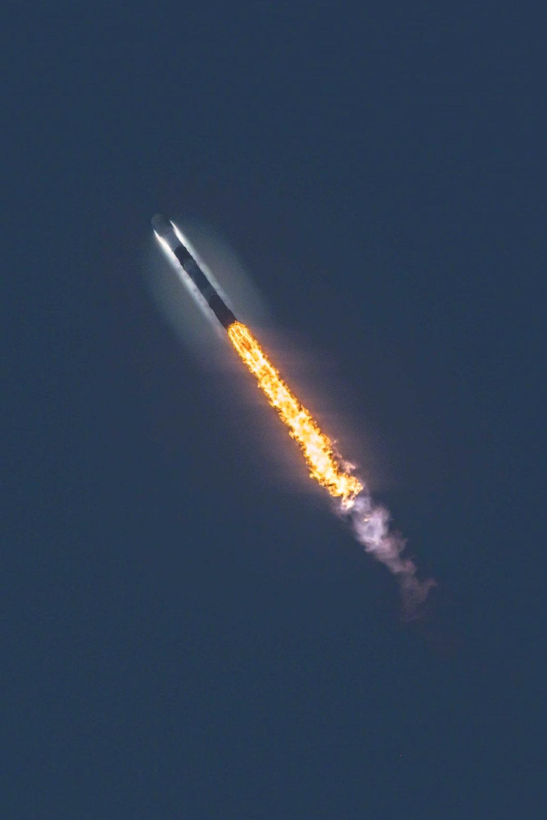近期SpaceX用猎鹰9号火箭发射了一种被称作“星落”的新型试验航天器，这或许会