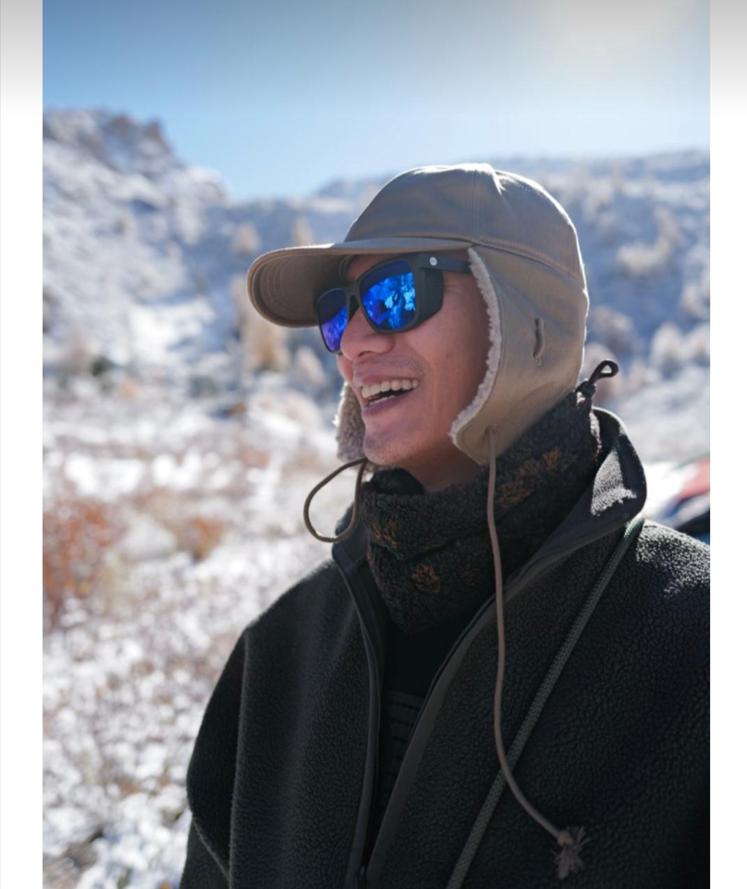 2016年，演员陈坤到西藏求见上师希阿荣博堪布，他问道：“我这么有钱有名，买得起