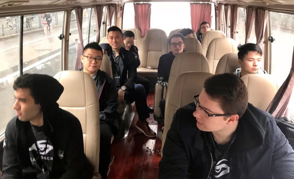 Puppey：有一个比赛我印象很深刻，midone因为父亲去世了回家了，我们只能