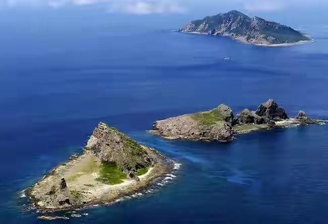 是时候把这片岛礁填起来了。以我们现在填海造地的能力，填海把这几座岛礁连起来应该