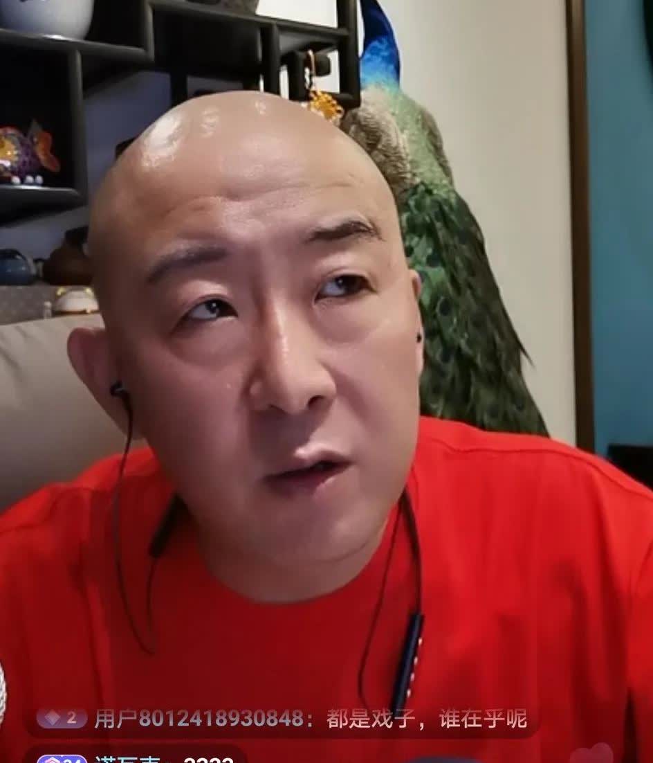 杨议收徒细节大揭秘：花是花店赞助免费提供的，酒是赞助免费提供的。粉丝去了都是
