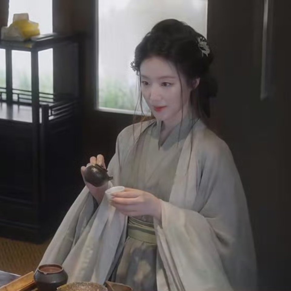 叶舒华汉服简直适配度100%呀，如果说回到那个年代他一定是绝代美女。​​​