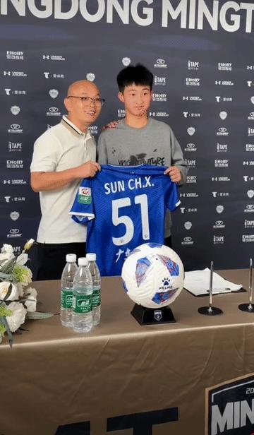 孙臣曦和老二吕孟洋！关于离开和跟随，这是两个活生生的例子[思考]一个是前干儿