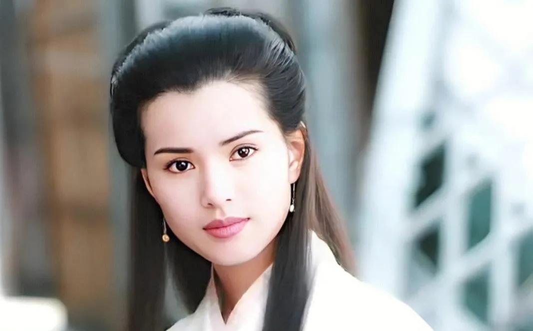 |明褒暗贬·小龙女|金庸心里是相当鄙视小龙女的，依据如下：一，古墓很大，