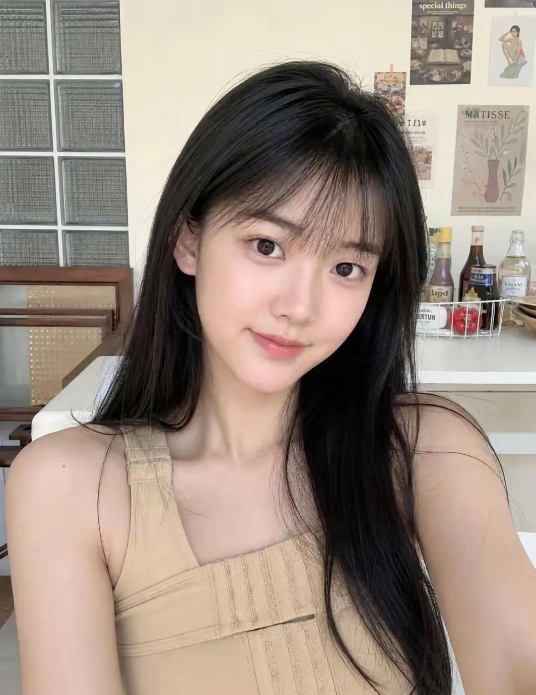 清纯甜美的样子漂亮吗漂亮的女孩，长相必须要漂亮，身材比例好。