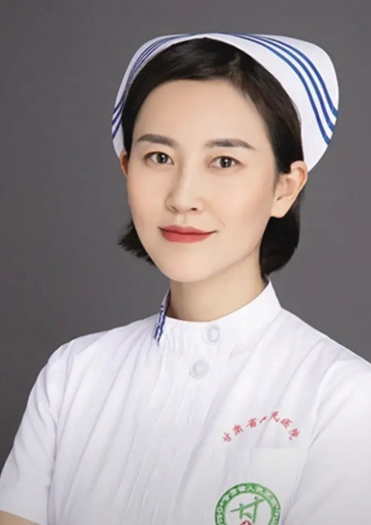 因为漂亮，因为初始学历低，因为一路向上，因为是副院长，甘肃省第一个博士学位的护士