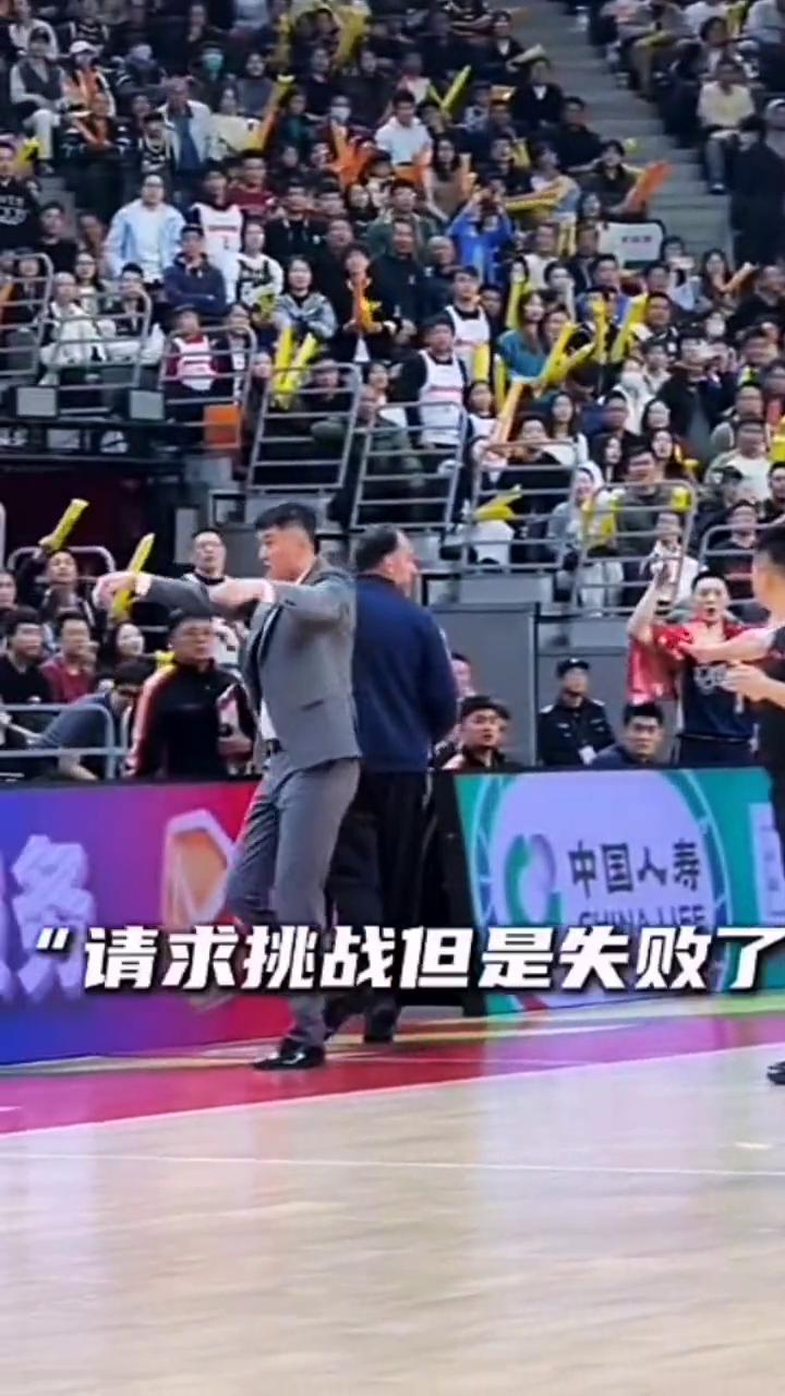 杜导真生气了，迪亚洛动作太大。杜指导真生气了，投诉迪亚洛动作太大，表示都是大动