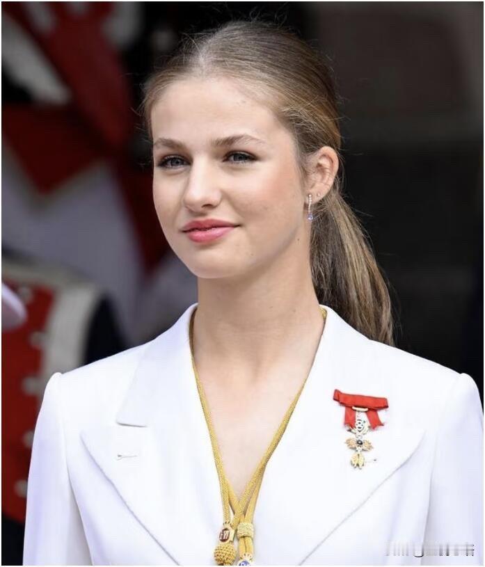 中国面相看西班牙王储莱昂诺尔真的被她的鼻子惊到了！超级笔挺高耸，气势直接