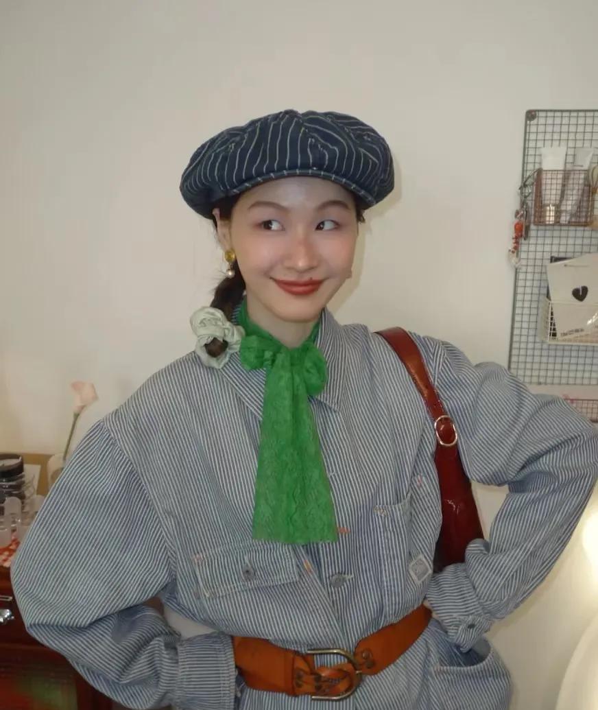 我发现，娱乐圈里最让人羡慕的女星其实是金靖，理由有3点。首先，金靖有比较成功和