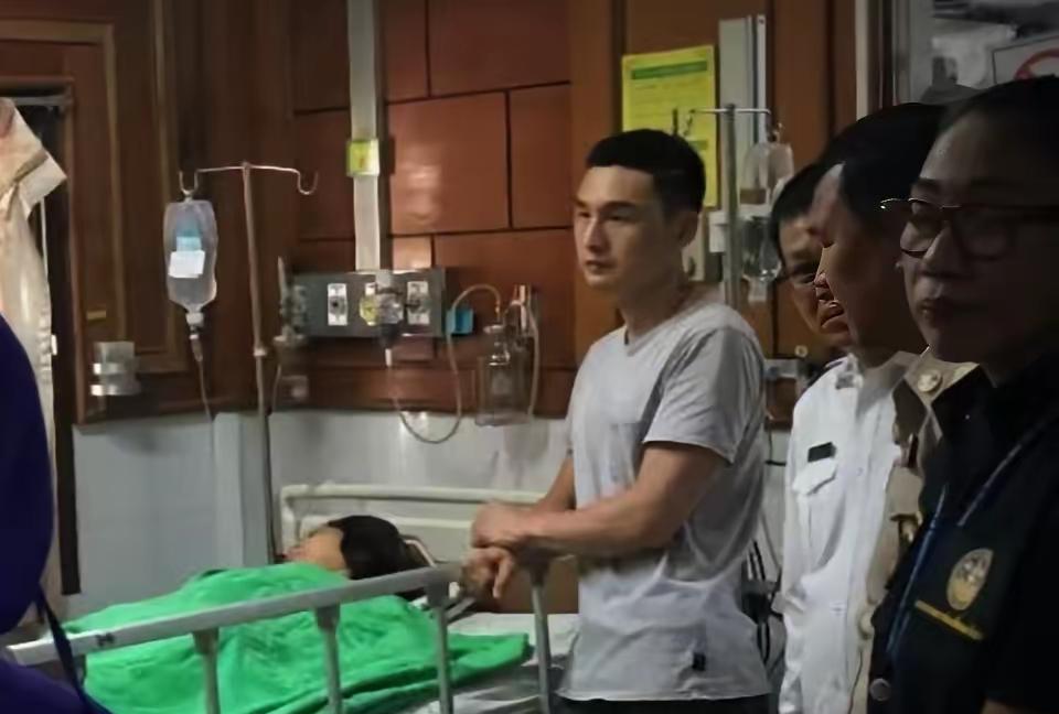 王暖暖就是“消失的她”的原型。当王暖暖被人报警救到医院，男人24小时在她身边，又