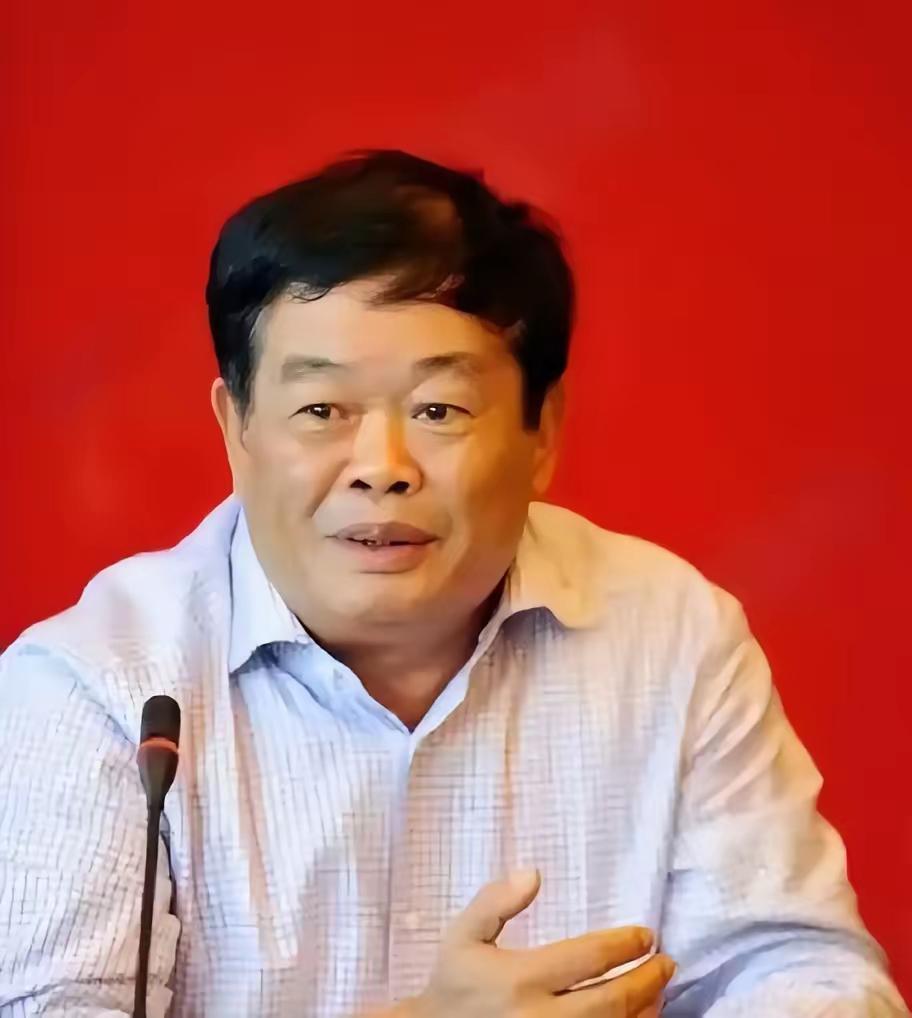 曹德旺这把刀，不是砍向“带货”，而是砍向“越界”。他的核心不是仇富，而是提醒