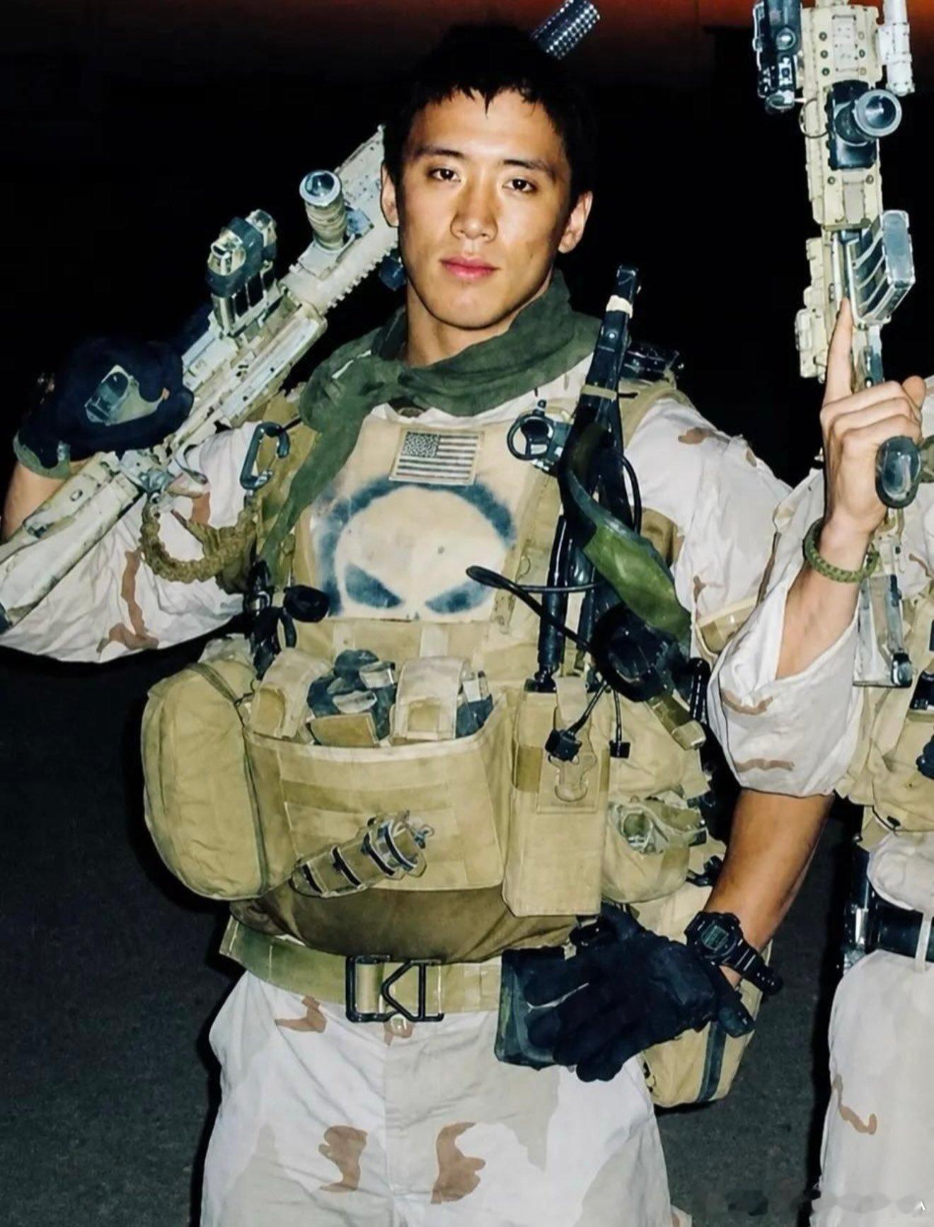 JonathanYongKim，2002年高中毕业后加入美军，完成基础水下爆