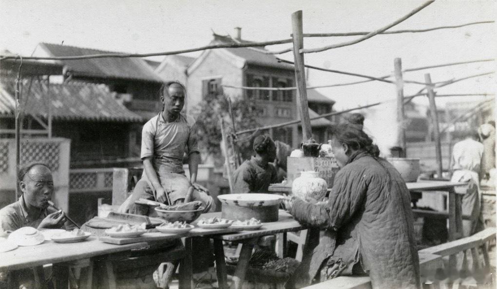 街头小吃摊，北京，1905年​​​