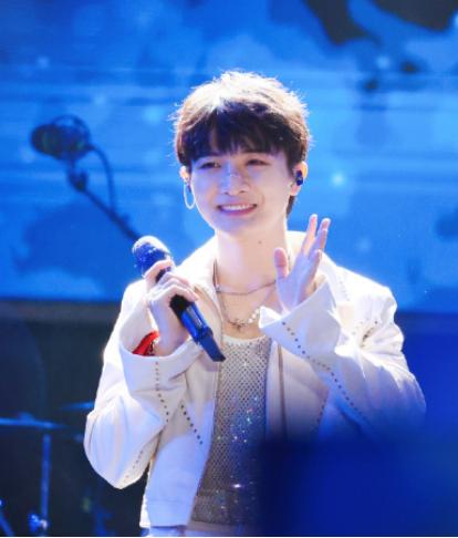 2014年，那英对周深说:“虽然你很有才华，但我更喜欢李维。”随后周深被淘汰。5