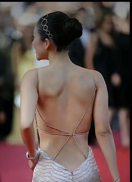 美吗？没觉得美只看到衣不蔽体[捂脸哭][捂脸哭]