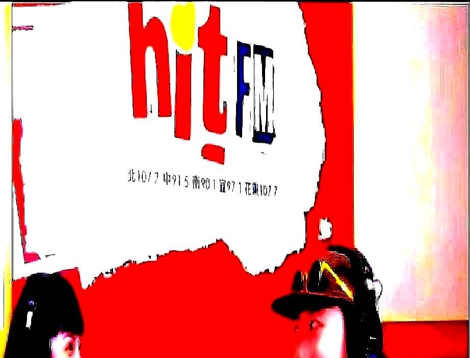 王菲俩女儿：腿差10cm，灵魂却撞款换做是你，166cm配27cm大脚，站