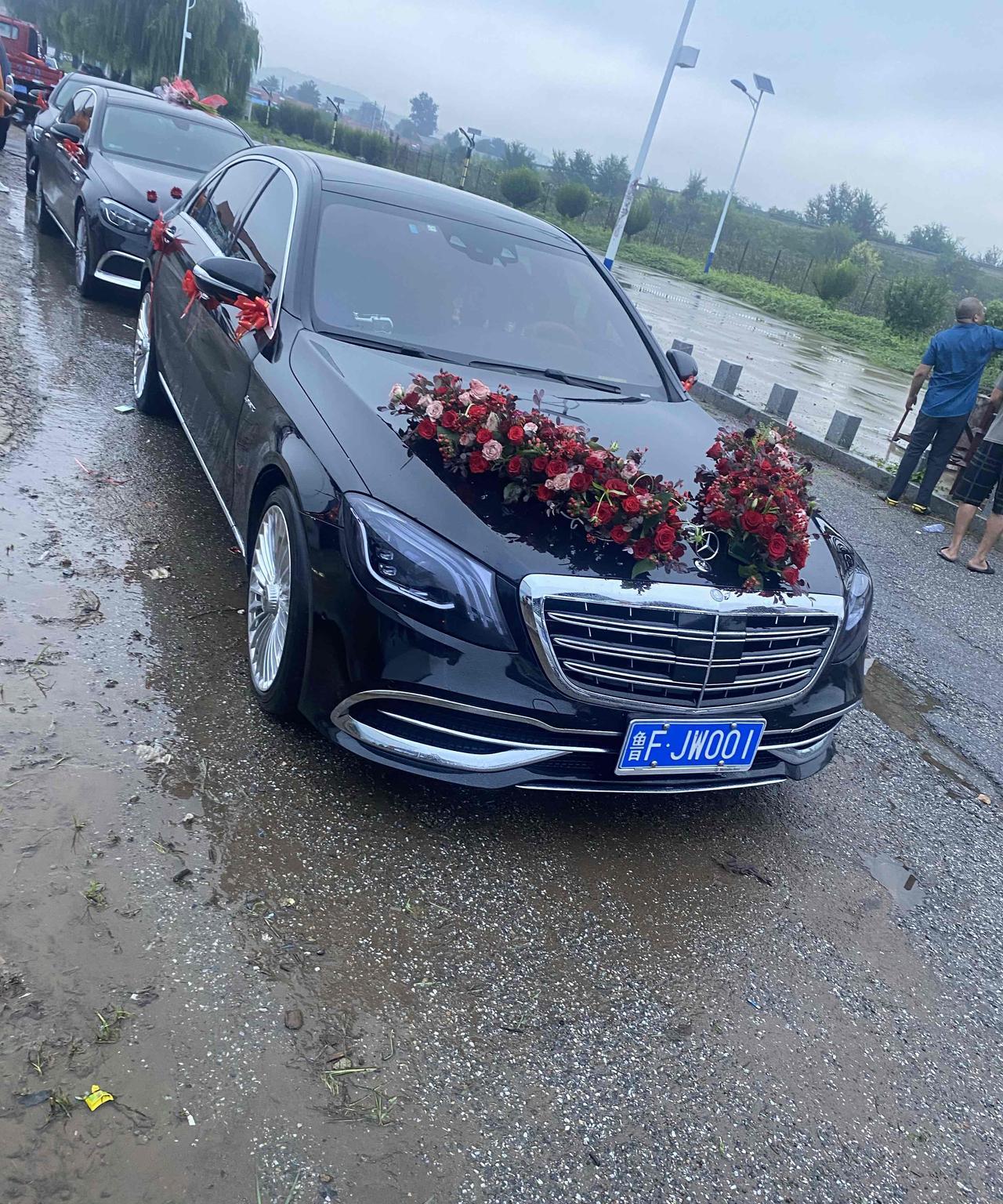 结婚当天下雨到底吉不吉利呢？我们邻居家的儿子结婚，从早上就下雨，一开始下的不大