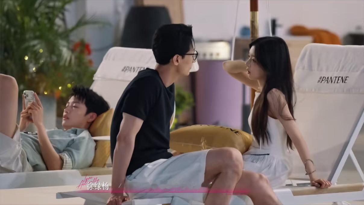 追《半熟恋人》，我觉得小屋里隐约形成了一个小团体。不知道是不是错觉。塔塔、BK