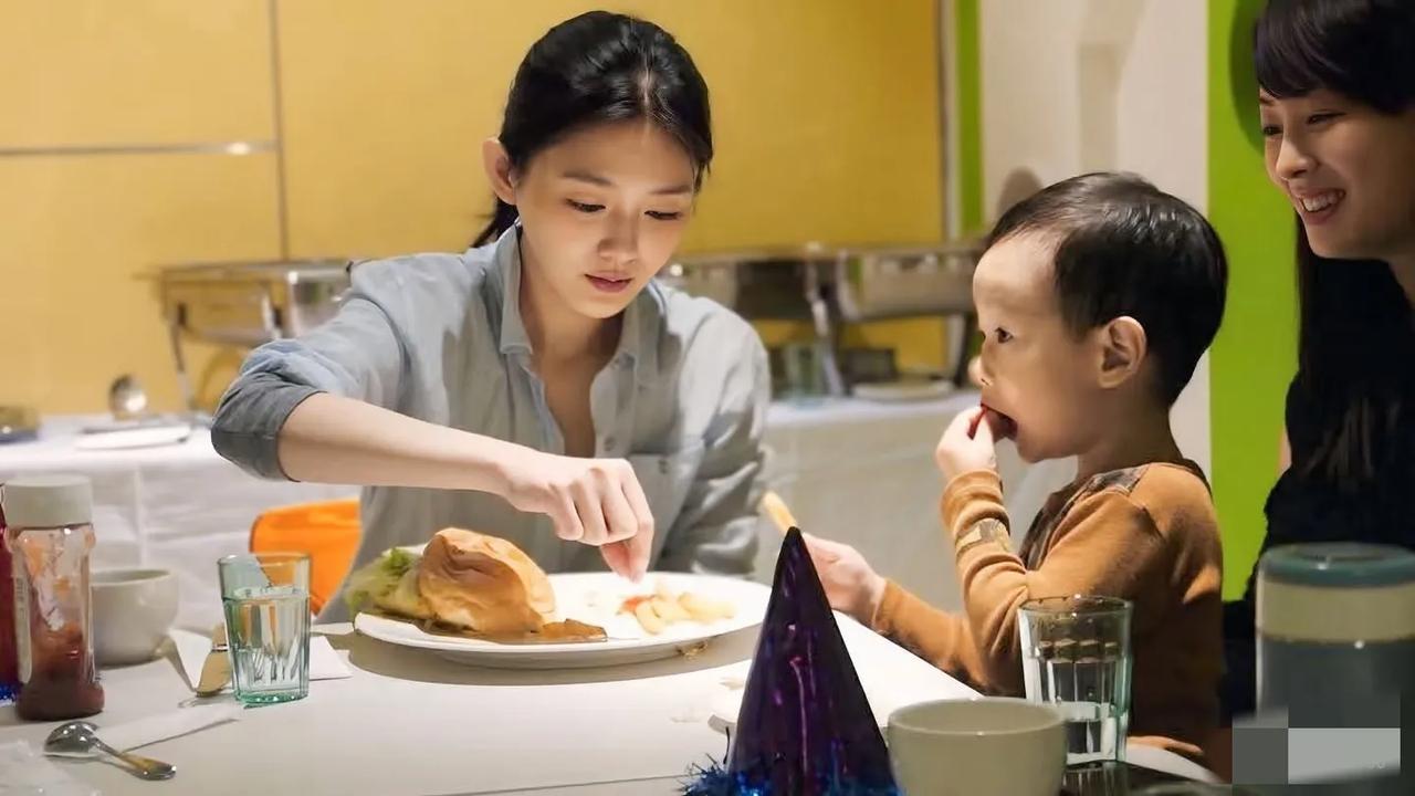 大s怀第一胎时，全家人都以为是个男孩，后来做羊水穿刺发现是个女孩，前夫赶紧找大师