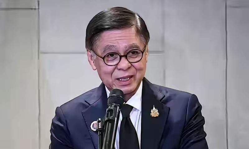8月5日，泰国副总理兼外长西哈萨罕见地将矛头对准中国驻泰大使。他公开喊话，要求中