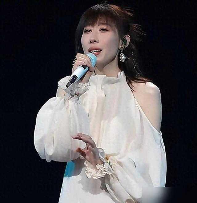 一根吸管毁了两段婚姻，前夫失聪她拿影后，任素汐的账还没还清一根吸管的往事牵连两