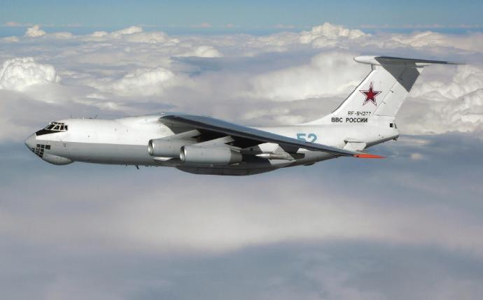 每天认识一件兵器伊尔-78“大富翁”空中加油机［苏］机长：46.59米翼展：5