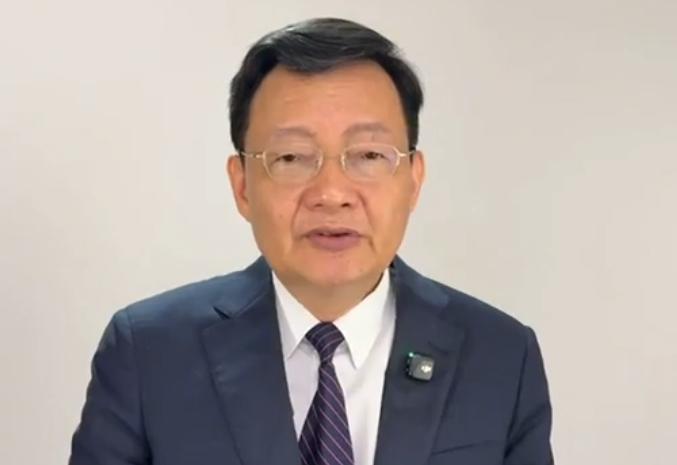 前阵子大家还在喊黄金要上天，结果转眼从5600跌到4000出头，资金跑去追科技股