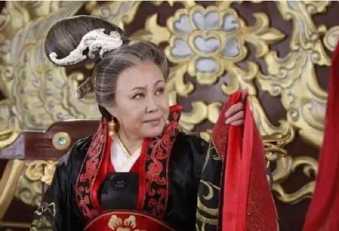 武则天革了李唐王朝的命，建立了属于自己的周朝，成为唯一的女皇帝，标志着改朝换代的