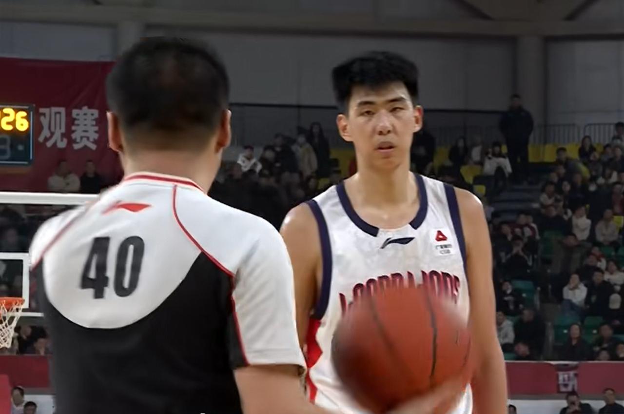 在广东队不行，在广州队很行！为何？徐昕道出了2个原因。昨晚，广州队面对实力出众