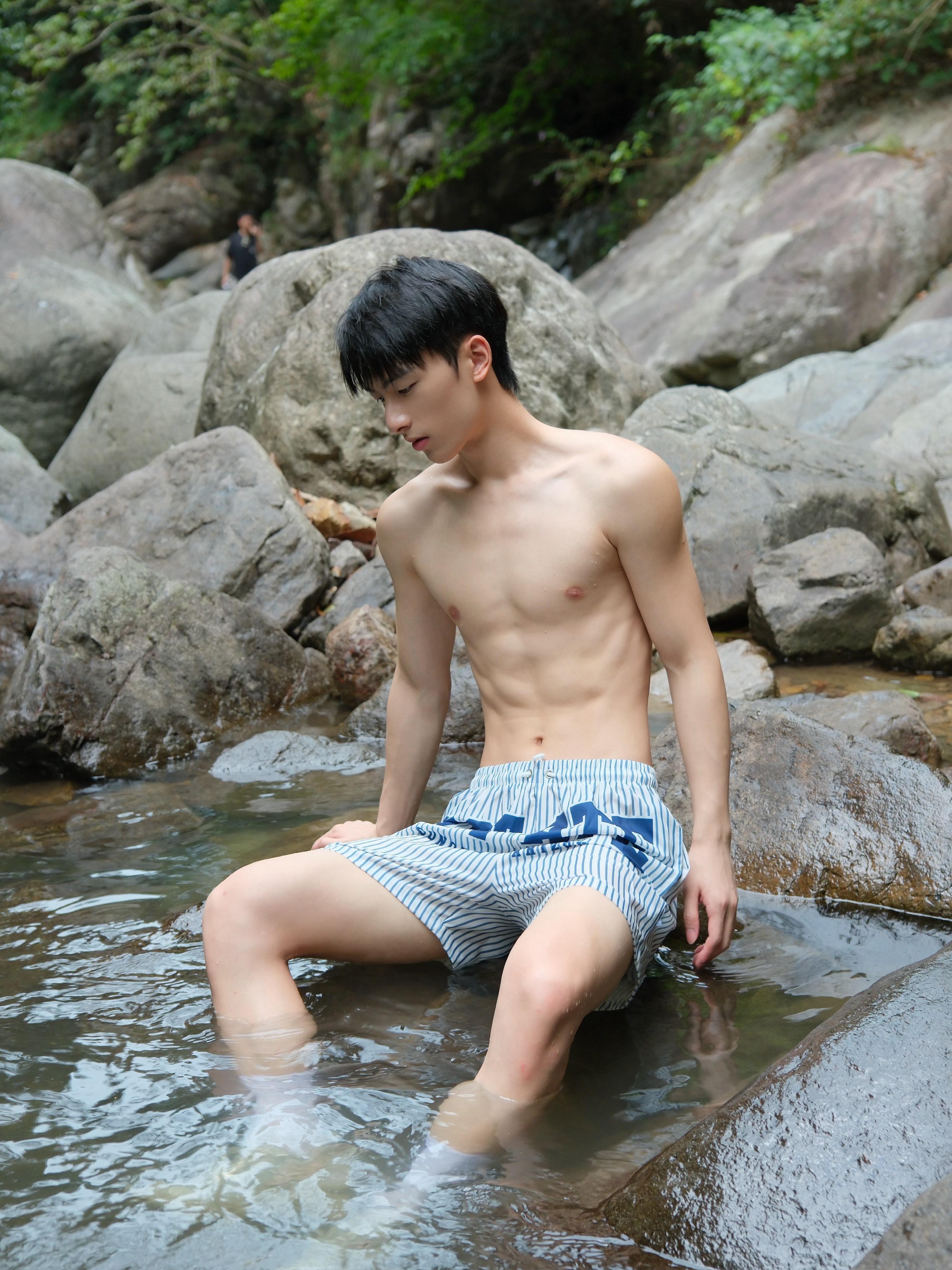 夏天怎么能少得了和朋友们去溯溪☀️