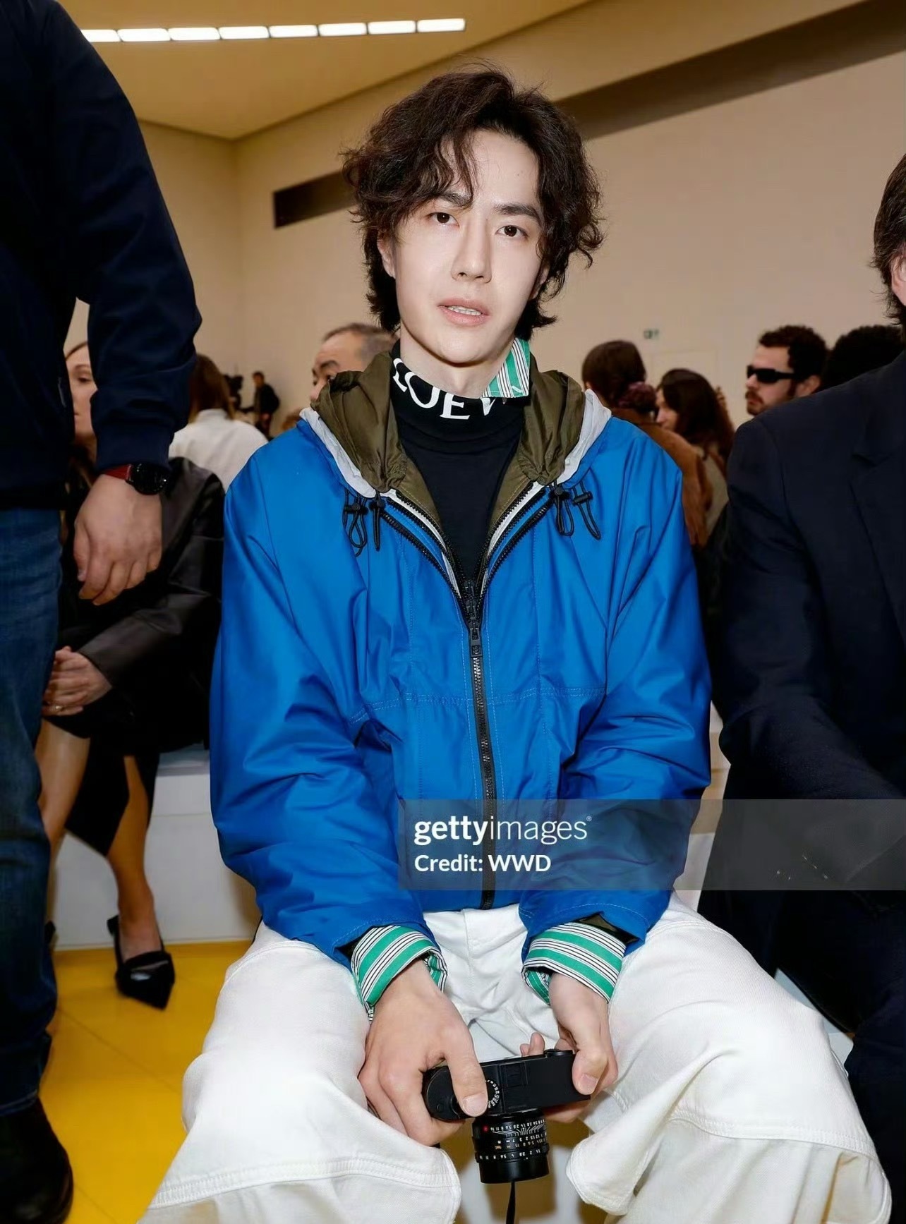 王一博罗意威看秀G社生图，这状态给打几分？外国摄影师喊王一博喊破音了