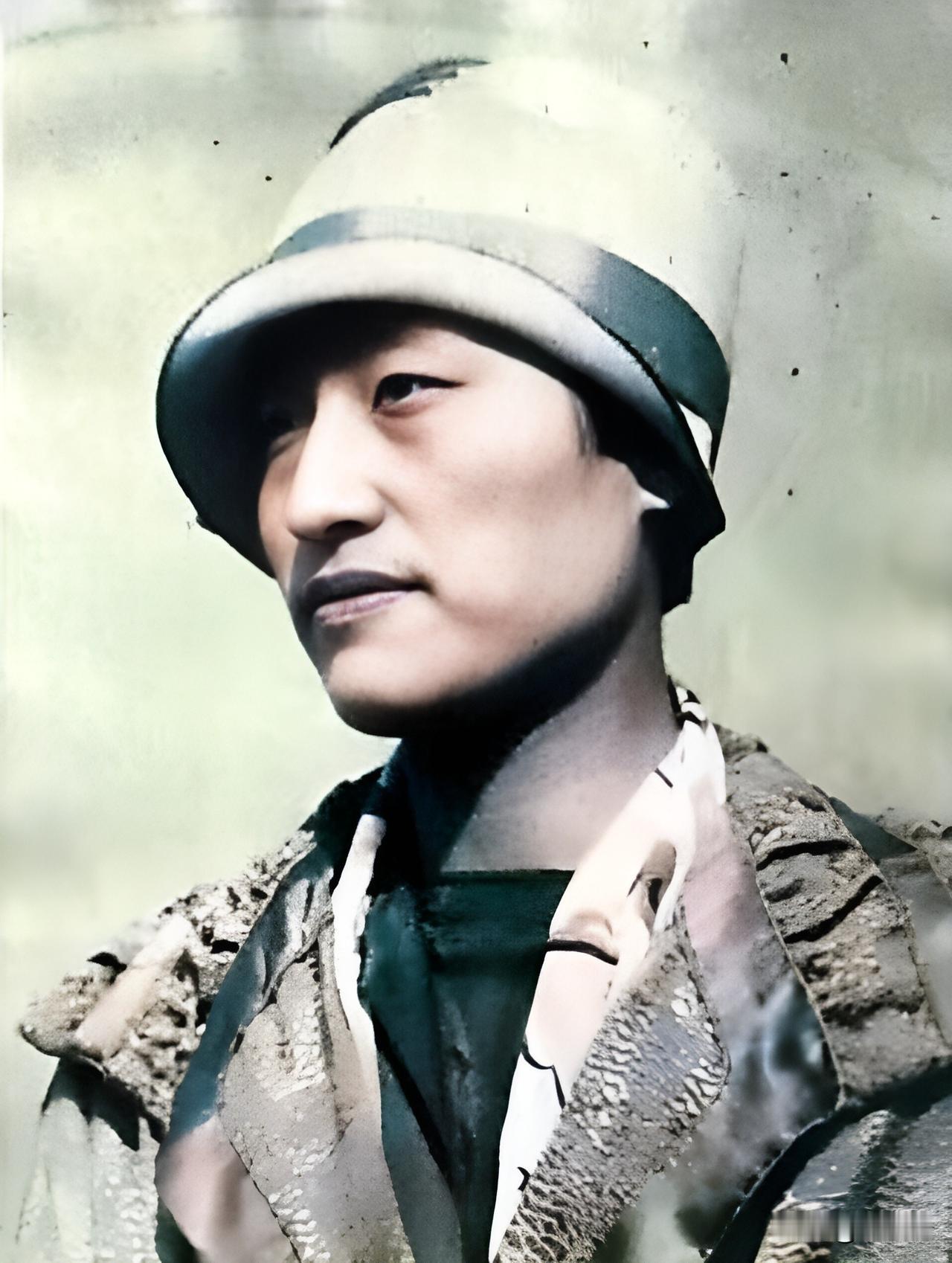 这是褪去美颜的陈洁如。当年，十五岁的她美得不可方物。蒋中正对其一见钟情，随即展开