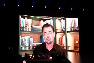 好莱坞巨星“小李子”，这次真栽了。加州，棕榈泉国际电影节，主持人刚在台上念出他