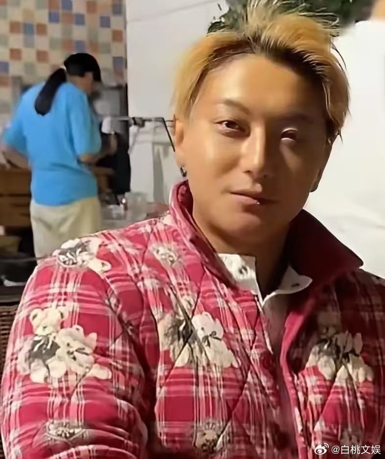 黄子韬上限很高下限也很低黄子韬真的是内娱变形记主角！帅的时候是爱豆，胖的时候